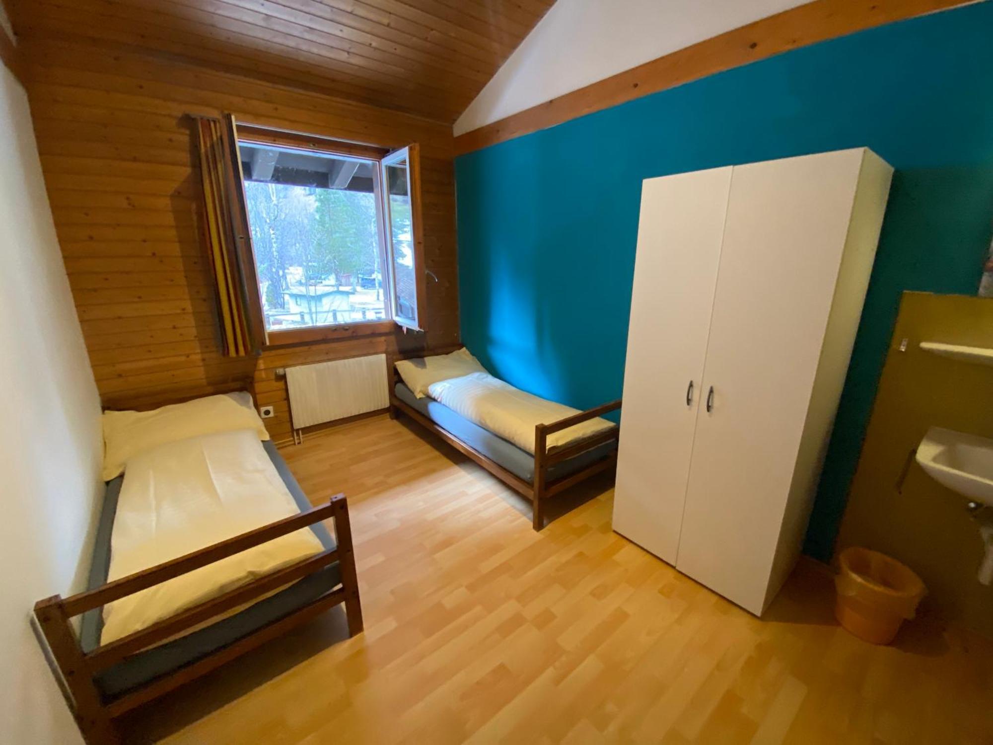 Alpine Base Hostel - Adults Only Lauterbrunnen Exterior photo