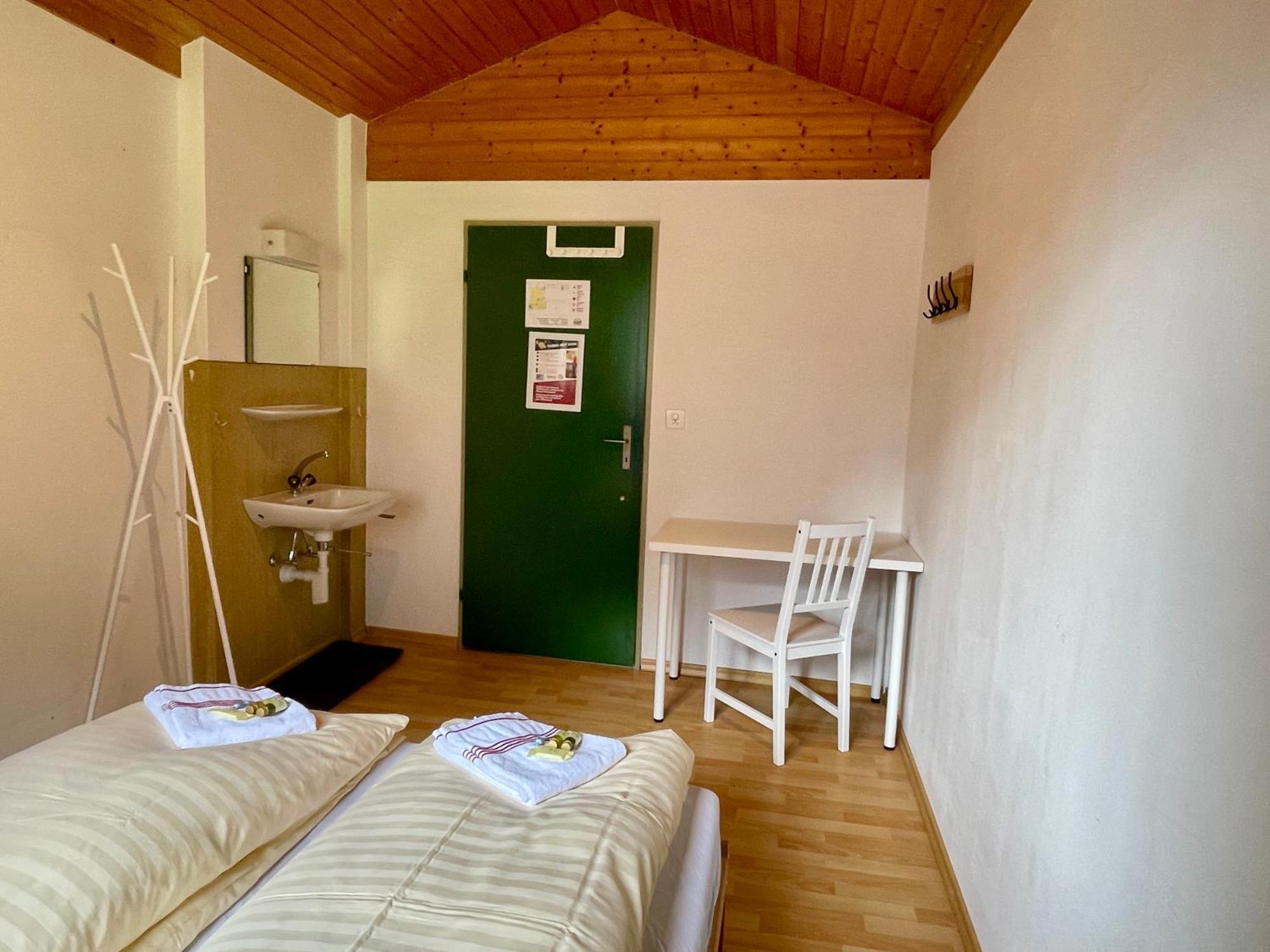 Alpine Base Hostel - Adults Only Lauterbrunnen Exterior photo