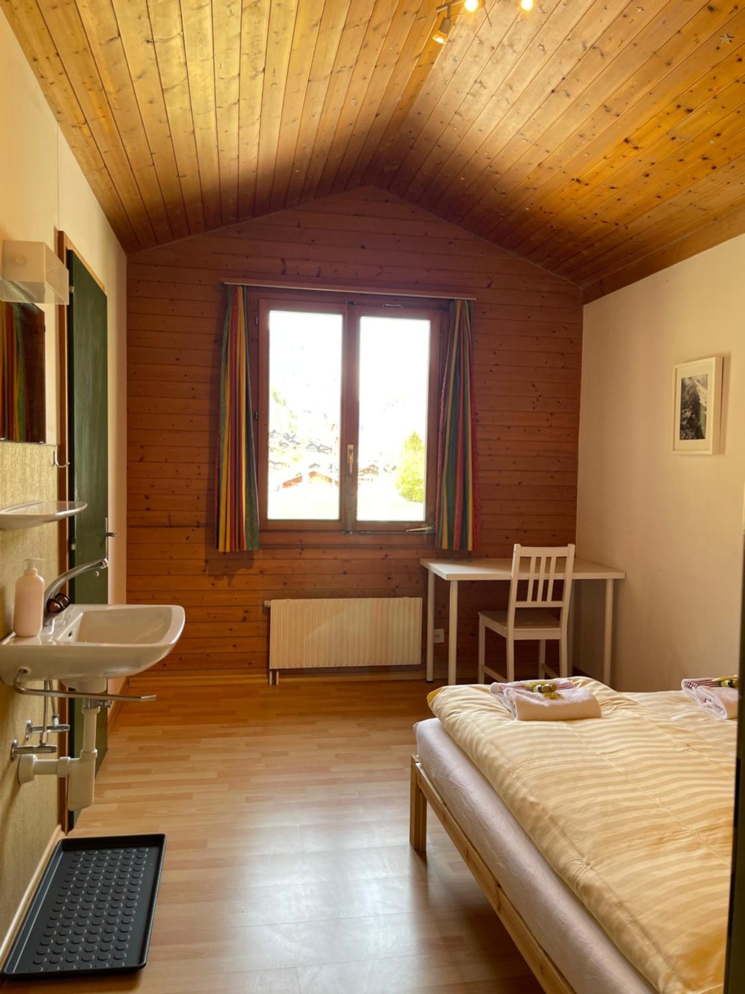 Alpine Base Hostel - Adults Only Lauterbrunnen Exterior photo